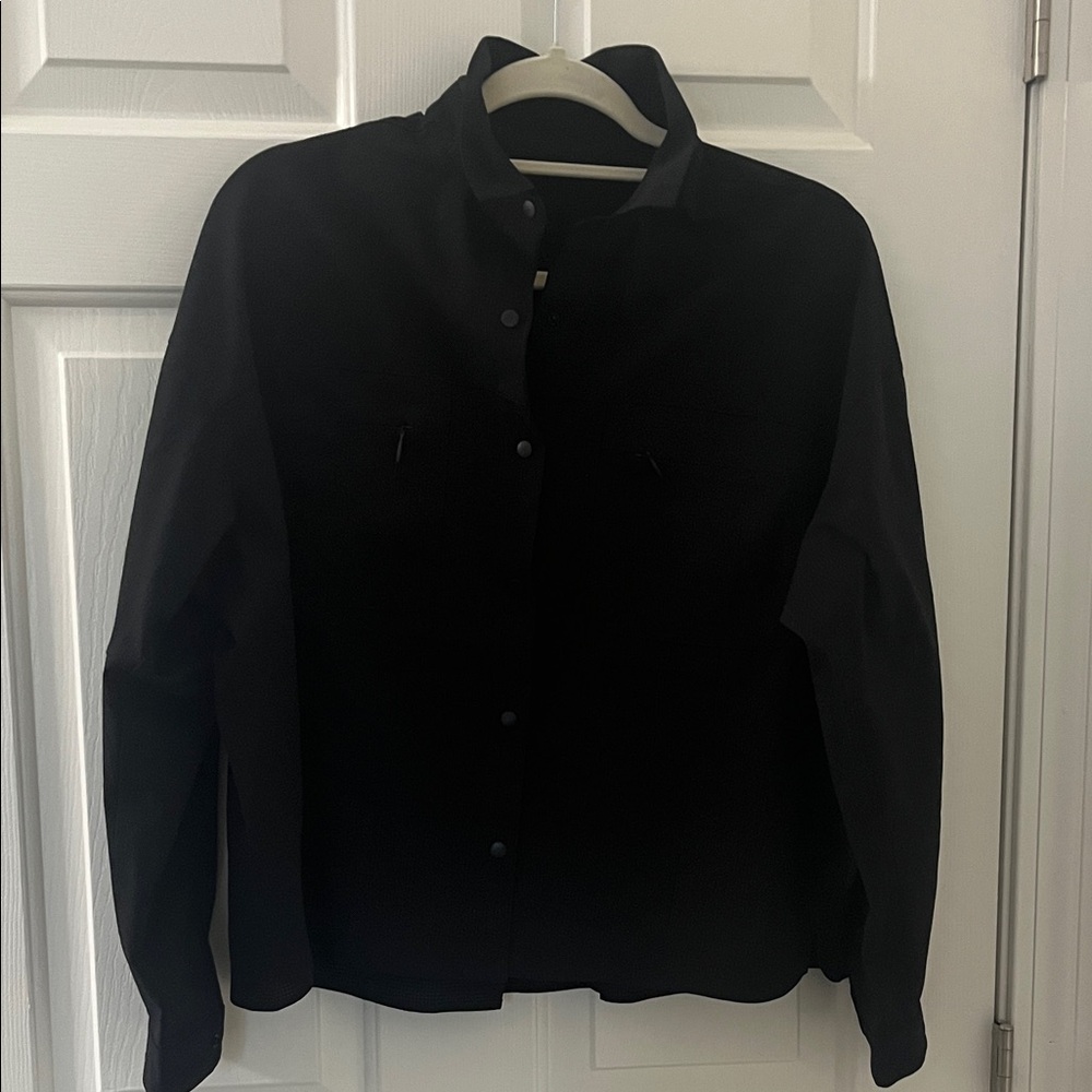 lululemon ventlight button up black Shirt size 6
